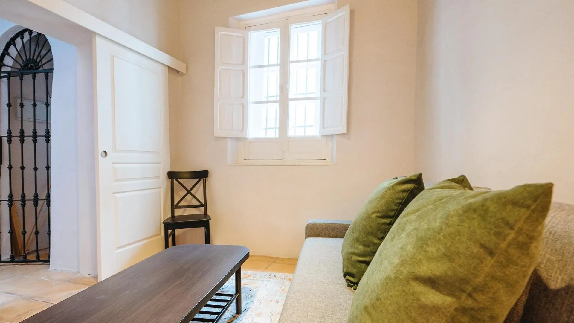 Independent Beautiful House Seville City Center With Private Parking