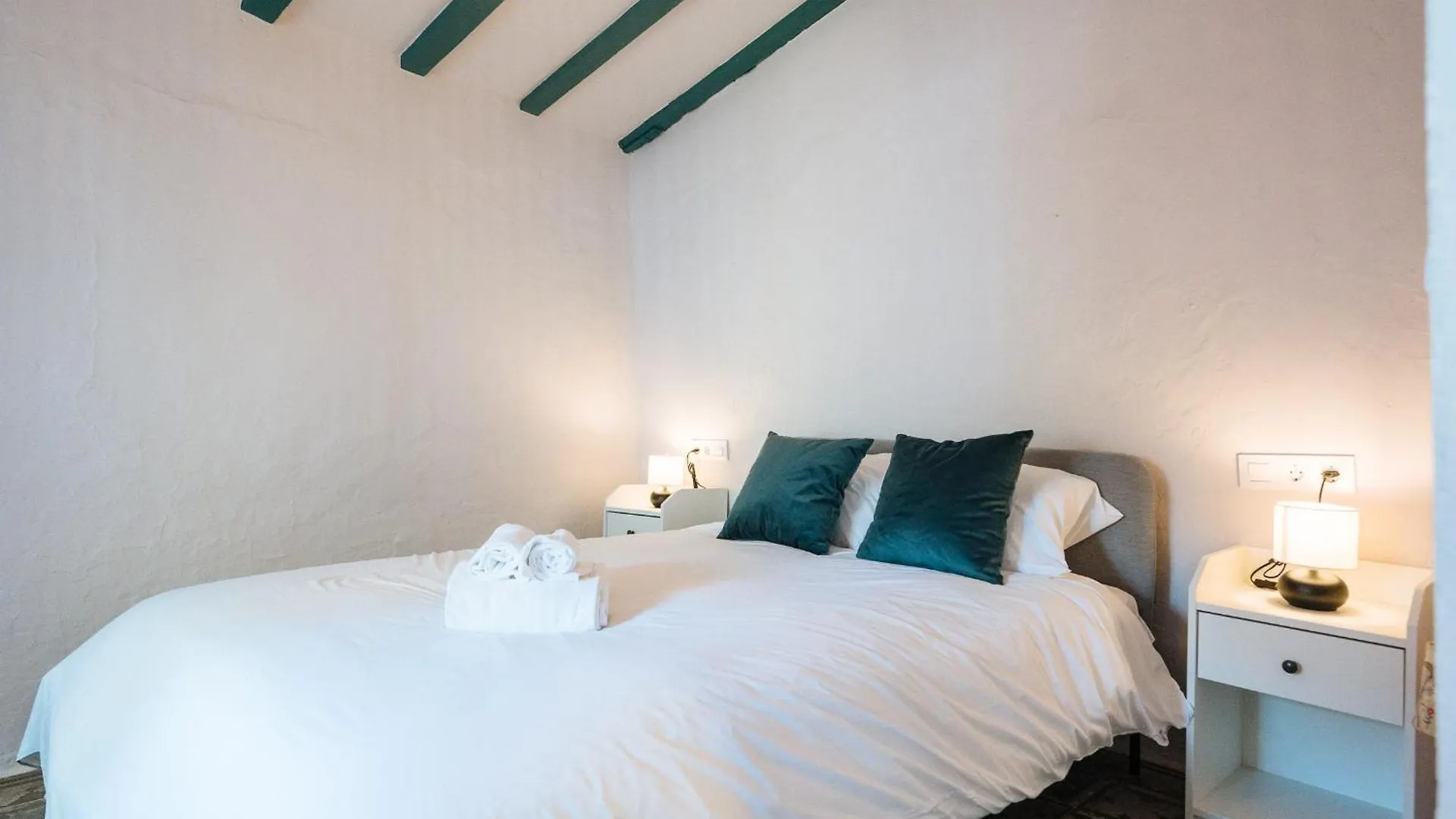 Independent Beautiful House Seville City Center With Private Parking