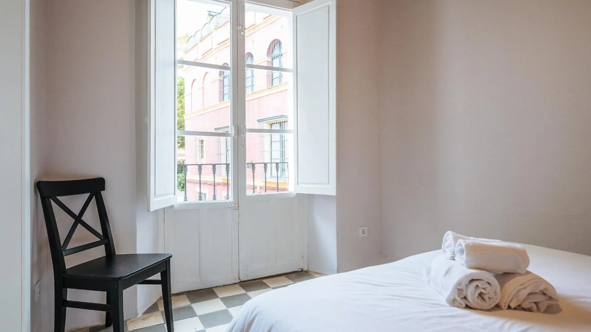 Independent Beautiful House Seville City Center With Private Parking