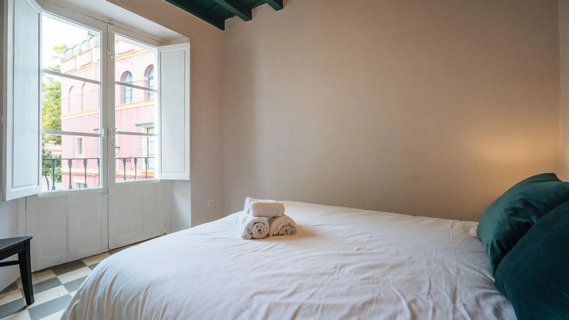Independent Beautiful House Seville City Center With Private Parking